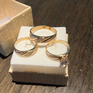 Anillos de Matrimonio nuevos son los 3 piezas nunca usados.